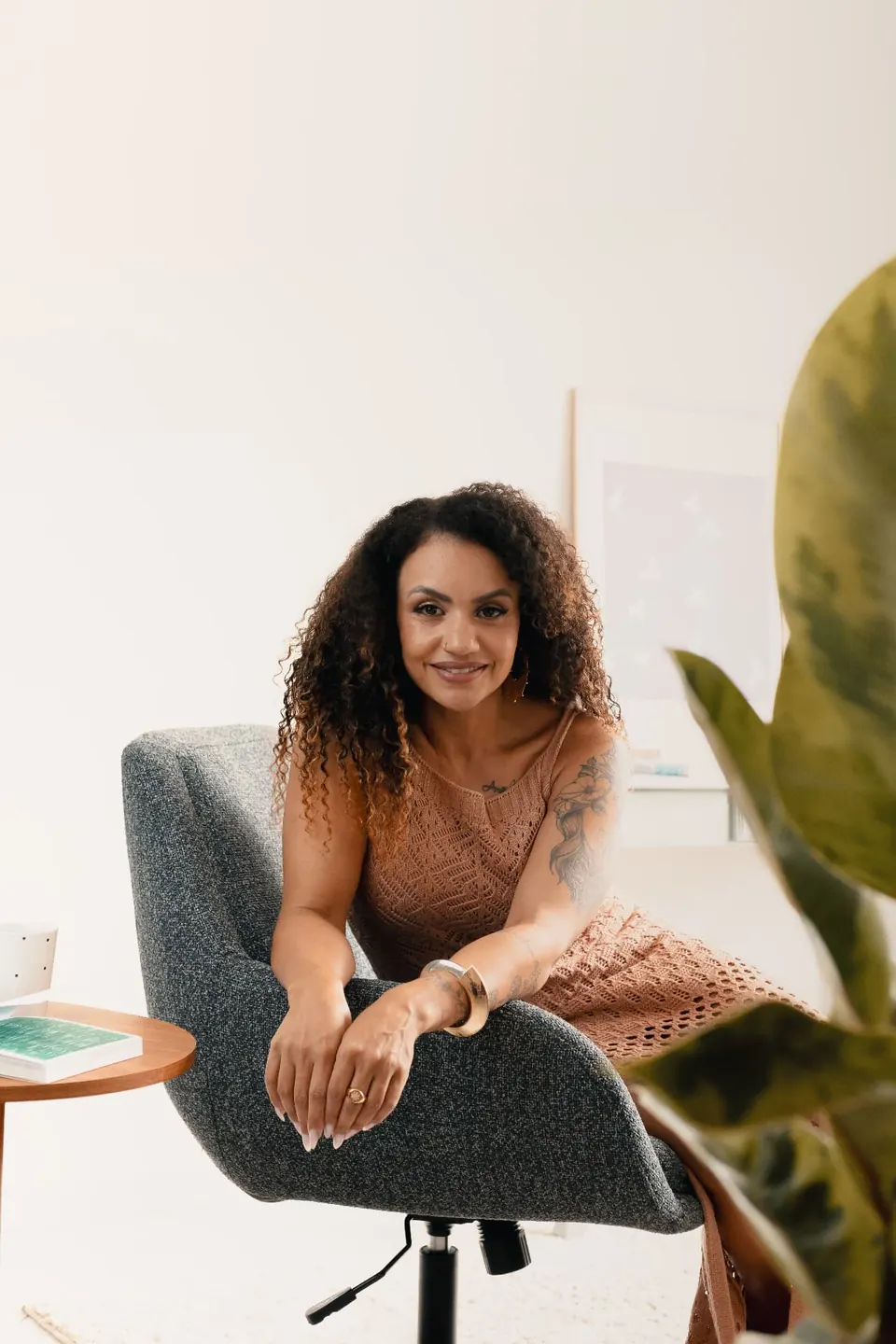 Foto de Paula Rodrigues, especialista em desenvolvimento emocional feminino